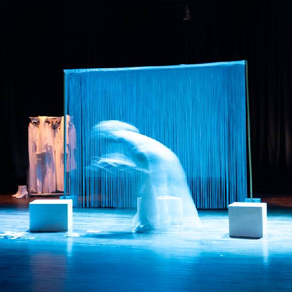 spectacle-blanche-scene