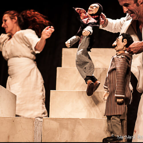 spectacle-tobie-marionnettes-et-acteurs